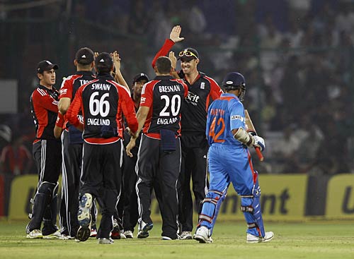 दूसरे वनडे में टीम इंडिया ने इंग्‍लैंड को दी करारी मात