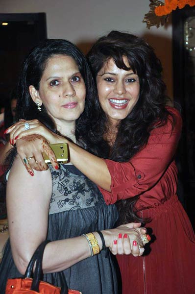 'इस्‍टा' की पार्टी में उमड़े सितारे । सितारों की मस्‍ती