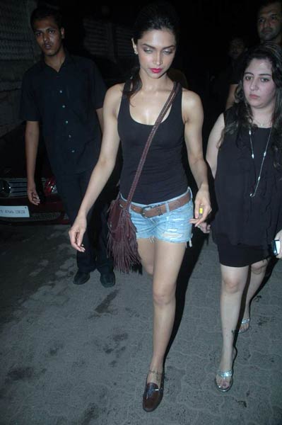 जब एक पार्टी में लगा सितारों का जमघट | दीपिका के जलवे