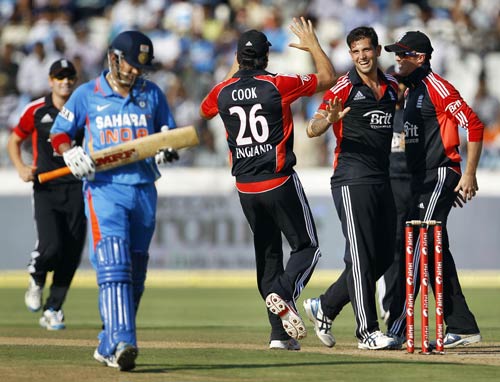 इंग्लैंड के खिलाफ धोनी-रैना का धमाल