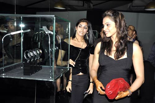 'डिओर' की पार्टी में सितारों का जमावड़ा... | परियों का जलवा