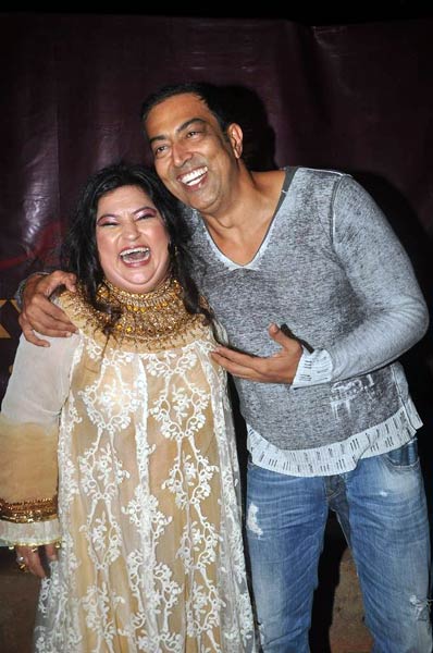 डॉली बिंद्रा की बर्थडे पार्टी में सितारे | ग्लैमर का तड़का