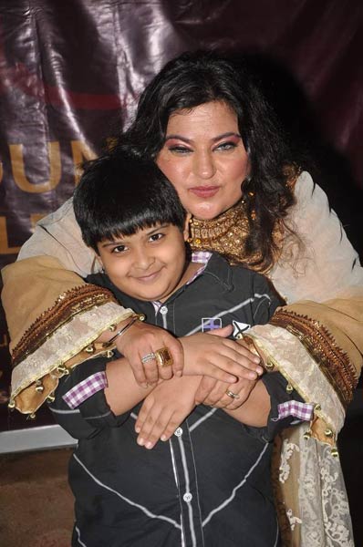 डॉली बिंद्रा की बर्थडे पार्टी में सितारे | ग्लैमर का तड़का