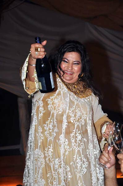 डॉली बिंद्रा की बर्थडे पार्टी में सितारे | ग्लैमर का तड़का