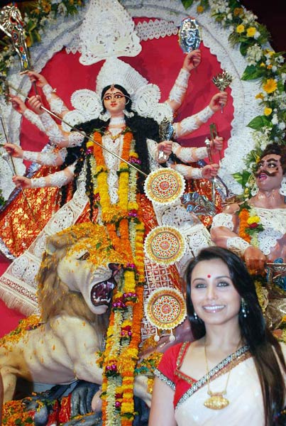 सिनेमा जगत के दिग्‍गजों की दुर्गापूजा...। विशेष कवरेज