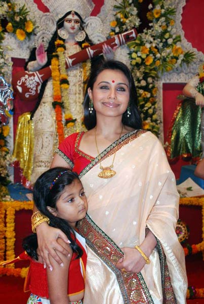 सिनेमा जगत के दिग्‍गजों की दुर्गापूजा...। विशेष कवरेज