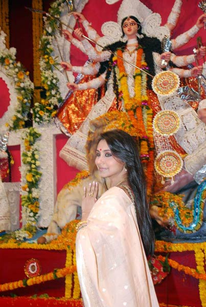 सिनेमा जगत के दिग्‍गजों की दुर्गापूजा...। विशेष कवरेज