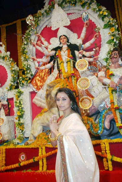 सिनेमा जगत के दिग्‍गजों की दुर्गापूजा...। विशेष कवरेज
