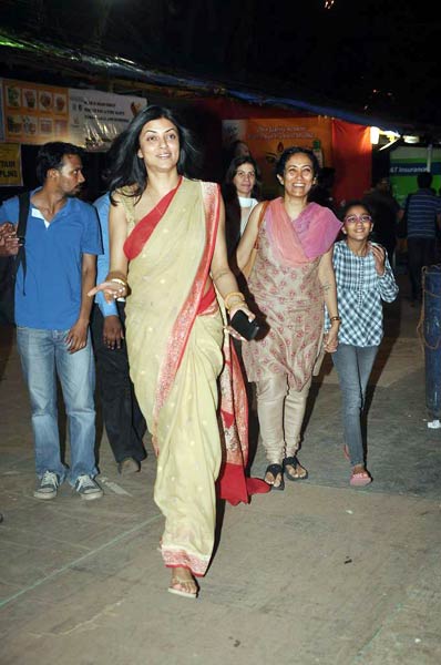 सिनेमा जगत के दिग्‍गजों की दुर्गापूजा...। विशेष कवरेज