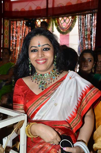 सिनेमा जगत के दिग्‍गजों की दुर्गापूजा...। विशेष कवरेज