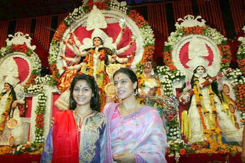 सिनेमा जगत के दिग्‍गजों की दुर्गापूजा...। विशेष कवरेज