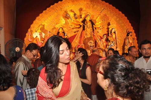 सिनेमा जगत के दिग्‍गजों की दुर्गापूजा...। विशेष कवरेज