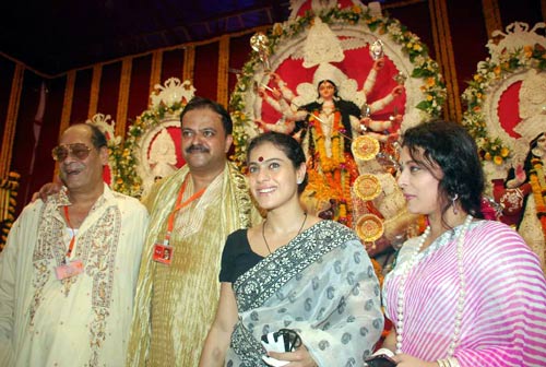 सिनेमा जगत के दिग्‍गजों की दुर्गापूजा...। विशेष कवरेज