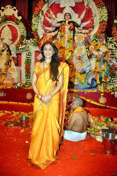 सिनेमा जगत के दिग्‍गजों की दुर्गापूजा...। विशेष कवरेज