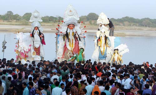 6 अक्‍टूबर 2011: तस्‍वीरों में देखें दिनभर की बड़ी खबरें | पढ़ें