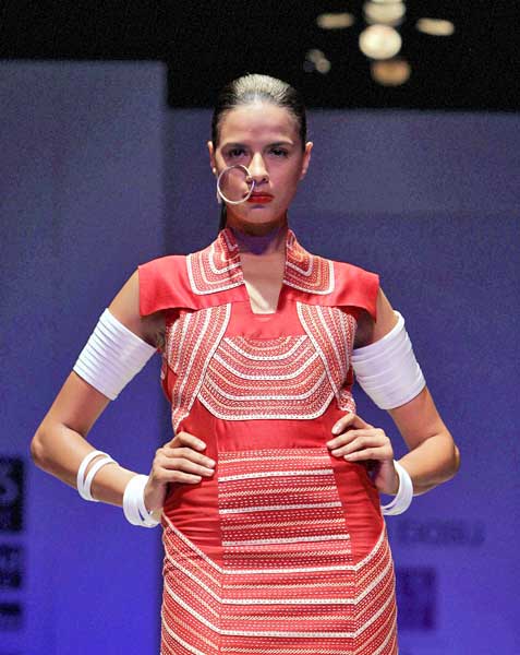 तस्‍वीरों में मनोरंजन की दुनिया की प्रमुख हलचल  | हॉट 'आइटम गर्ल'