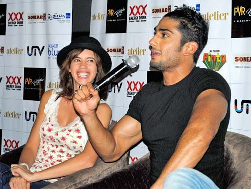 तस्‍वीरों में मनोरंजन की दुनिया की प्रमुख हलचल  | हॉट 'आइटम गर्ल'