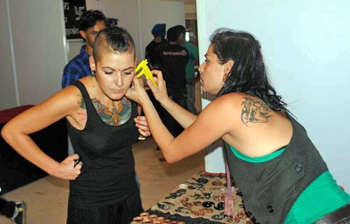 तस्‍वीरों में मनोरंजन की दुनिया की प्रमुख हलचल  | हॉट 'आइटम गर्ल'