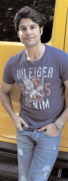 तस्‍वीरों में मनोरंजन की दुनिया की प्रमुख हलचल  | हॉट 'आइटम गर्ल'