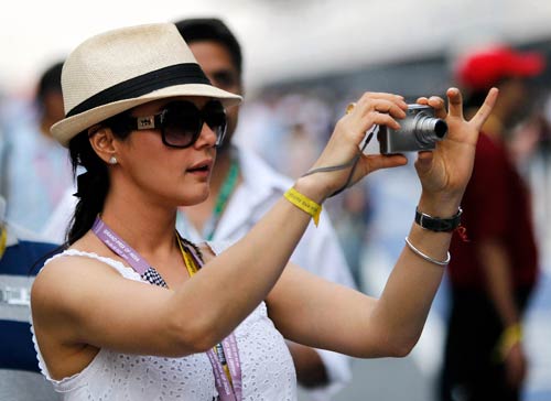 एफ-1 रेस देखने पहुंचे सितारे | सेबेस्टियन बने चैंपियन