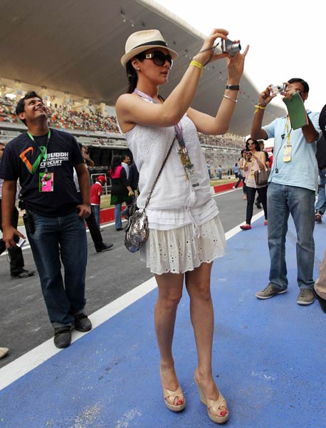 एफ-1 रेस देखने पहुंचे सितारे | सेबेस्टियन बने चैंपियन