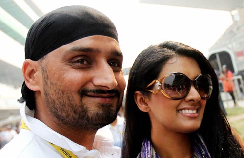 एफ-1 रेस देखने पहुंचे सितारे | सेबेस्टियन बने चैंपियन