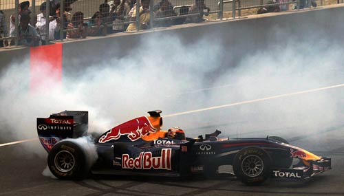 18 अक्टूबर 2011: तस्वीरों में देखें दिनभर की बड़ी खबरें  | पढ़ें