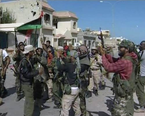 तानाशाह गद्दाफी की मौत पर लीबिया में जश्‍न | कैसे मारा गया गद्दाफी