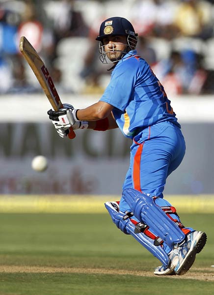 टेस्ट टीम में युवा गेंदबाजों को मौका | धोनी पर विशेष