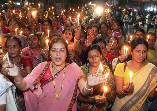 10 अक्टूबर 2011: तस्वीरों में देखें दिनभर की बड़ी खबरें | पढ़ें