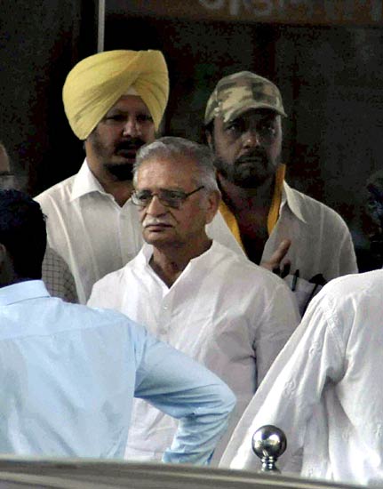 10 अक्टूबर 2011: तस्वीरों में देखें दिनभर की बड़ी खबरें | पढ़ें