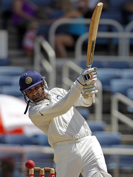 टेस्ट टीम में युवा गेंदबाजों को मौका | धोनी पर विशेष