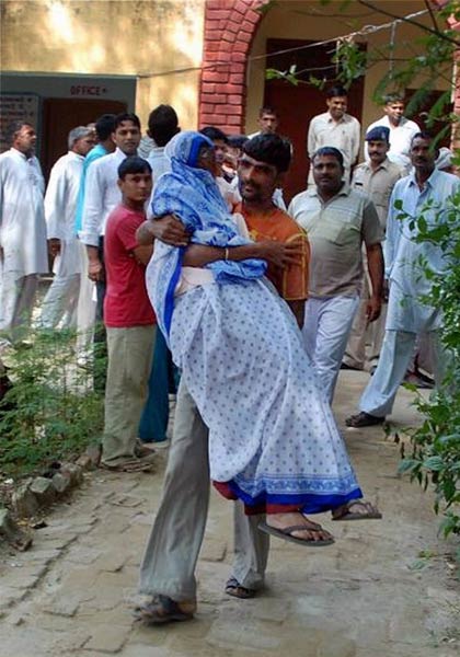 13 अक्टूबर 2011: तस्वीरों में देखें दिनभर की बड़ी खबरें | पढ़ें