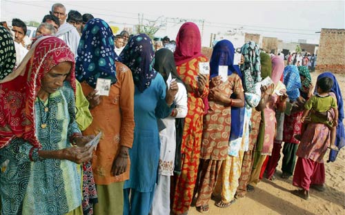 13 अक्टूबर 2011: तस्वीरों में देखें दिनभर की बड़ी खबरें | पढ़ें