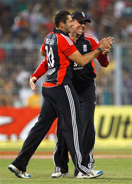 टी-20 मैच जीतकर इंग्‍लैंड ने बचाई प्रतिष्‍ठा