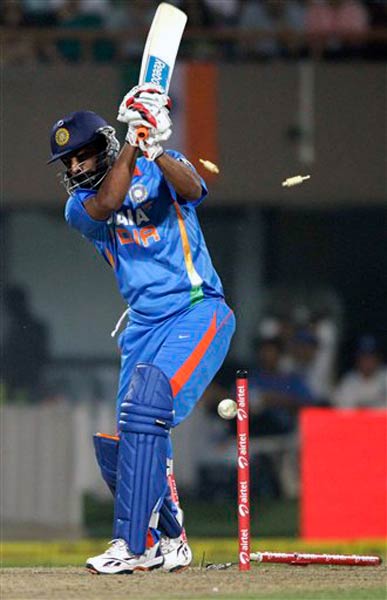 टी-20 मैच जीतकर इंग्‍लैंड ने बचाई प्रतिष्‍ठा