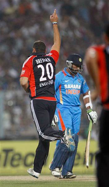 टी-20 मैच जीतकर इंग्‍लैंड ने बचाई प्रतिष्‍ठा