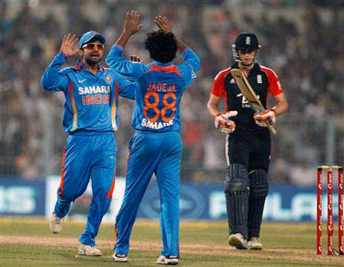 टी-20 मैच जीतकर इंग्‍लैंड ने बचाई प्रतिष्‍ठा