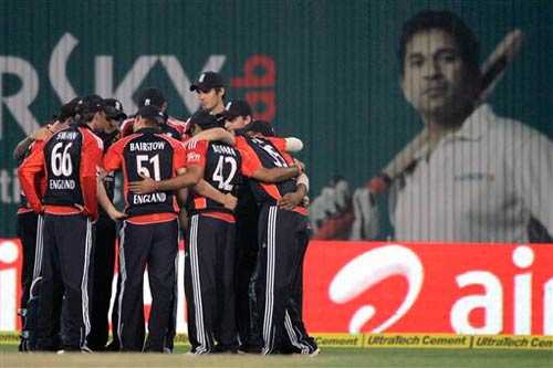 टी-20 मैच जीतकर इंग्‍लैंड ने बचाई प्रतिष्‍ठा