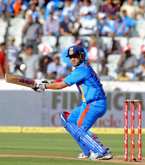 इंग्लैंड के खिलाफ धोनी-रैना का धमाल