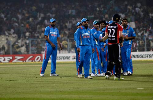 टी-20 मैच जीतकर इंग्‍लैंड ने बचाई प्रतिष्‍ठा