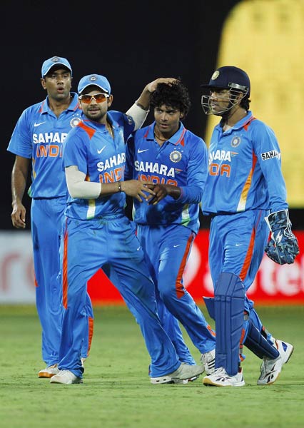 इंग्लैंड के खिलाफ धोनी-रैना का धमाल