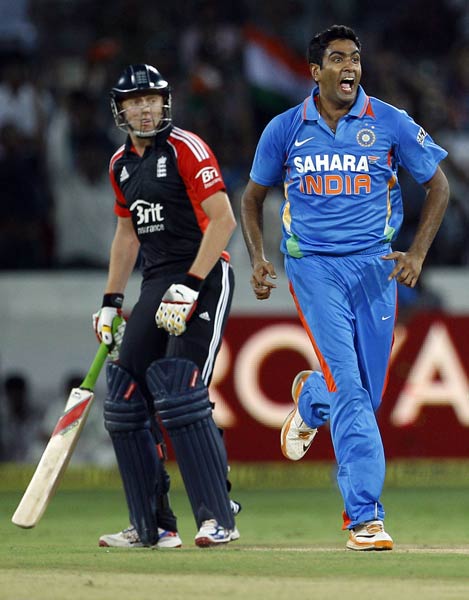 इंग्लैंड के खिलाफ धोनी-रैना का धमाल