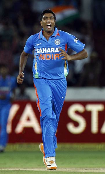 इंग्लैंड के खिलाफ धोनी-रैना का धमाल