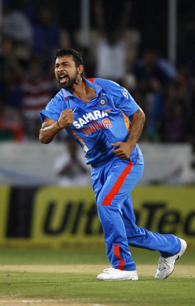 इंग्लैंड के खिलाफ धोनी-रैना का धमाल