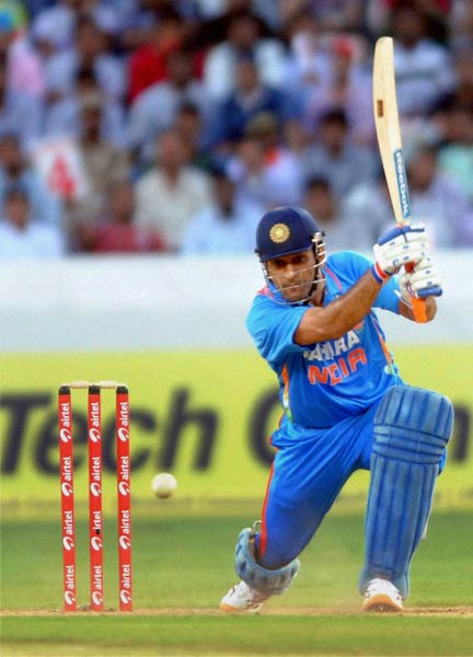 इंग्लैंड के खिलाफ धोनी-रैना का धमाल