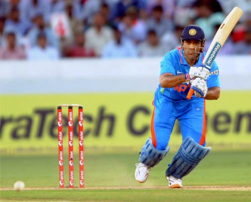 इंग्लैंड के खिलाफ धोनी-रैना का धमाल