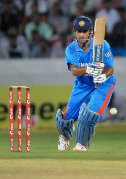 इंग्लैंड के खिलाफ धोनी-रैना का धमाल