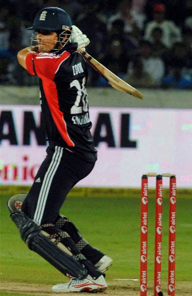 इंग्लैंड के खिलाफ धोनी-रैना का धमाल