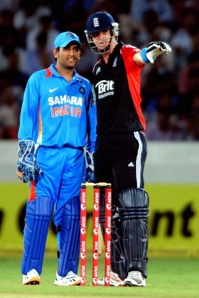 इंग्लैंड के खिलाफ धोनी-रैना का धमाल